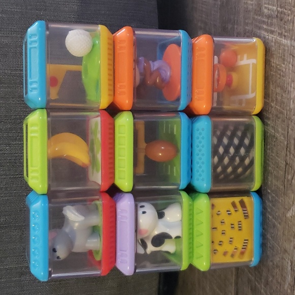 9 Fisher-Price Peek A Boo Blocks - Picture 2 of 3